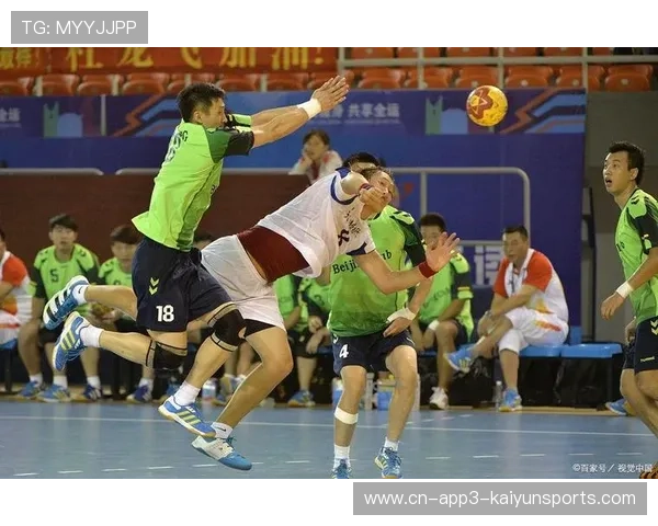 森林边后卫威廉姆斯门线上手球解围致敬-上帝之手-，被红牌罚下